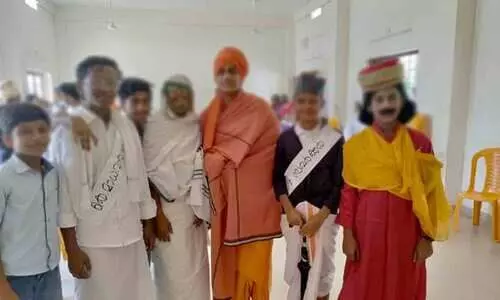 സ്വാതന്ത്ര്യ ദിനാഘോഷ പരിപാടിയിൽ സവർക്കറെ ഉൾപ്പെടുത്താൻ ശ്രമം;  വിവാദം