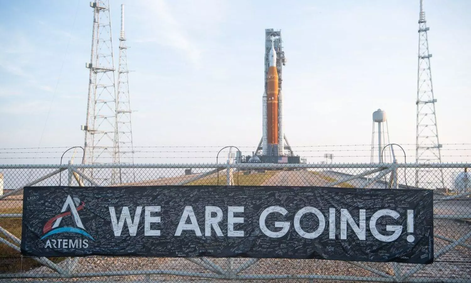 വിക്ഷേപണത്തിനൊരുങ്ങി  ചന്ദ്രനിലേക്ക് നാസ റോക്കറ്റ്