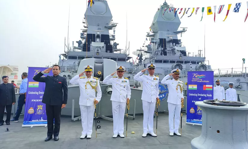 സ്വാ​ത​ന്ത്ര്യ​ദി​നാ​ഘോ​ഷ​ത്തി​ന്‍റെ ഭാ​ഗ​മാ​യി മ​സ്ക​ത്തി​ലെ​ത്തി​യ ഇ​ന്ത്യ​ൻ നാ​വി​ക സേ​ന​യു​ടെ ഐ.​എ​ൻ.​എ​സ്​ ചെ​ന്നൈ​യി​ൽ ദേ​ശീ​യ പ​താ​ക ഉ​യ​ർ​ത്തി​യ​ശേ​ഷം ഒ​മാ​നി​ലെ ഇ​ന്ത്യ​ൻ അം​ബാ​സ​ഡ​ർ അ​മി​ത്​ നാ​രം​ഗ്, ഇ​ന്ത്യ​ൻ നേ​വി വെ​​സ്​​റ്റേ​ൺ ഫ്ലീ​റ്റ്​ ക​മാ​ൻ​ഡ​ർ റി​യ​ർ അ​ഡ്​​മി​റ​ൽ സ​മീ​ർ സ​ക്​​സേ​ന തു​ട​ങ്ങി​യ​വ​ർ സ​ല്യൂ​ട്ട്​ ചെ​യ്യു​ന്നു