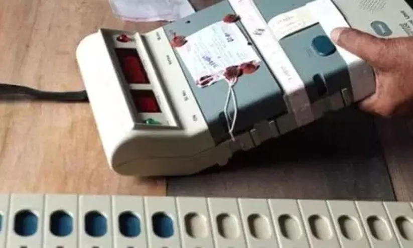 നഗരസഭ തെരഞ്ഞെടുപ്പ്: വോട്ടിങ് മെഷീനുകളുടെ സീലിങ് നടന്നു