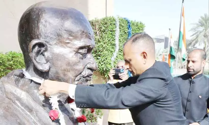 മൂവർണ നിറവിൽ പ്രവാസം മൂവർണ നിറവിൽ പ്രവാസം