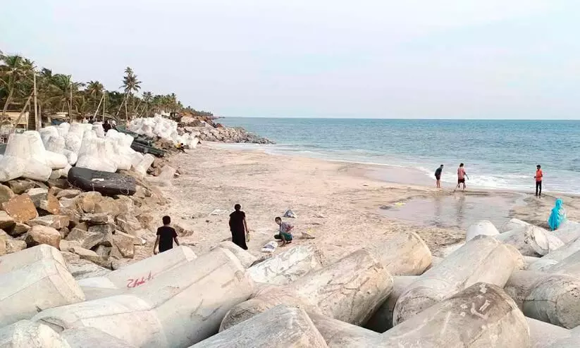 തീ​ര​സം​ര​ക്ഷ​ണ​ത്തി​ന് 2400 കോ​ടി കേ​ന്ദ്ര സ​ഹാ​യം​തേ​ടി കേ​ര​ളം