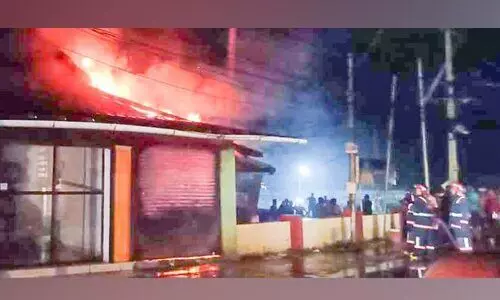 തുണിക്കടയിൽ വൻ തീപിടിത്തം