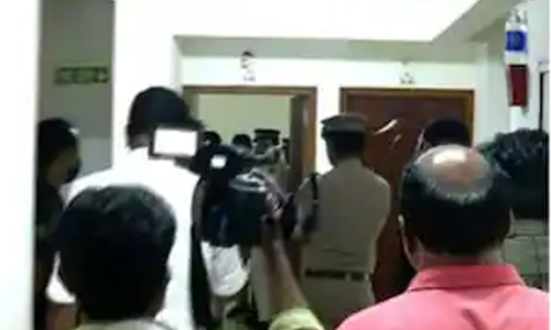 ഫ്ലാറ്റിലെ കൊല: ഒപ്പം താമസിച്ച യുവാവിനായി തെരച്ചിൽ, ഫോൺ സ്വിച്ചോഫ് ചെയ്ത നിലയിൽ