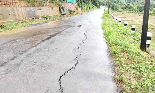 പൊള്ളമ്പാറ പാലത്തിന്‍റെ സമീപന റോഡിൽ വീണ്ടും വിള്ളൽ