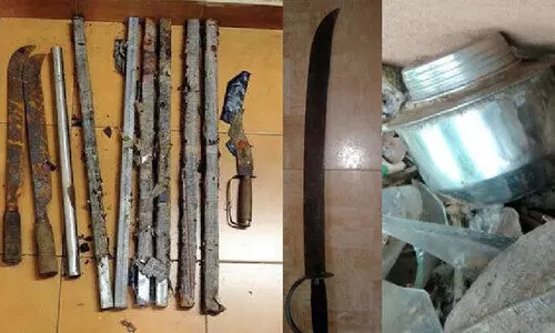 ബോംബുകള്‍ക്കും ആയുധങ്ങള്‍ക്കുമായി പരിശോധന