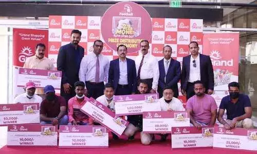 ഗ്രാ​ൻ​ഡ് ഹൈ​പ്പ​ർ​മാ​ർ​ക്ക​റ്റ് വി​ൻ പ്രൈ​സ് മ​ണി സ​മ്മാ​ന​വി​ത​ര​ണം