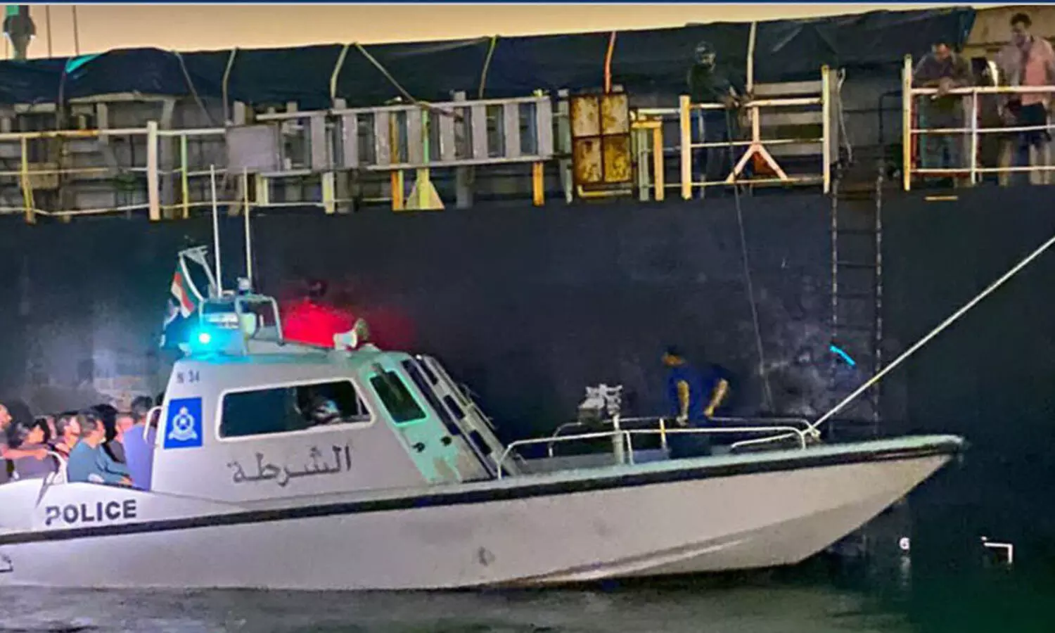 കടലിൽ അകപ്പെട്ട 15 ഏഷ്യൻ വംശജരെ രക്ഷപ്പെടുത്തി