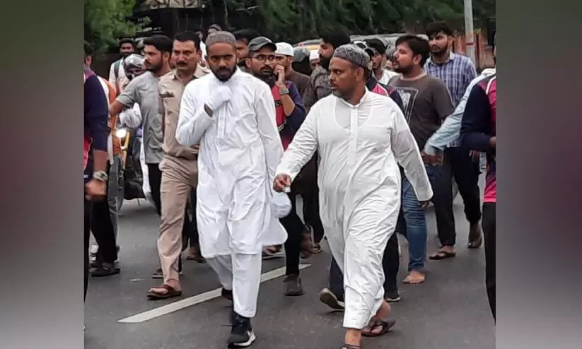 അതിർത്തിയോടടുത്ത് ശിഹാബ് ചോറ്റൂർ; ഒരു നോക്കുകാണാൻ ആയിരങ്ങൾ