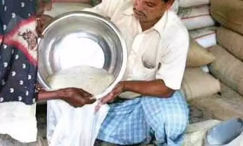 ഭക്ഷ്യധാന്യങ്ങളിൽ കീടനാശിനി പ്രയോഗം: റേഷൻ കടയുടെ അംഗീകാരം റദ്ദാക്കി