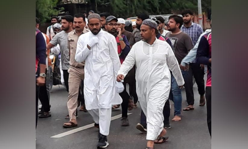 അതിർത്തിയോടടുത്ത് ശിഹാബ് ചോറ്റൂർ; ഒരു നോക്കുകാണാൻ ആയിരങ്ങൾ