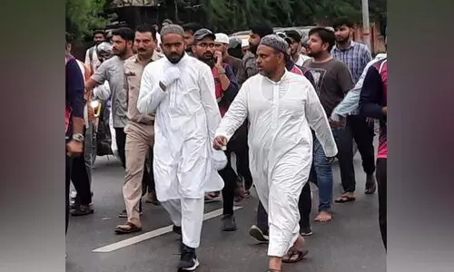 അതിർത്തിയോടടുത്ത് ശിഹാബ് ചോറ്റൂർ; ഒരു നോക്കുകാണാൻ ആയിരങ്ങൾ