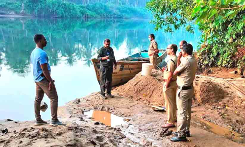 പെ​രി​ഞ്ചേ​രി ക​ട​വി​ൽ അ​ന​ധി​കൃ​ത മ​ണ​ൽ​ക​ട​ത്ത്; ഒ​രാ​ൾ പി​ടി​യി​ൽ