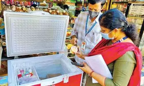 ഓമശ്ശേരിയിൽ ആരോഗ്യ വകുപ്പ് പരിശോധന ഓമശ്ശേരിയിൽ ആരോഗ്യ വകുപ്പ് പരിശോധന