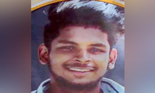 യുവാവിനെ ട്രാക്കിന് സമീപം മരിച്ച നിലയില്‍ കണ്ടതിൽ ദുരൂഹതയെന്ന് ബന്ധുക്കൾ