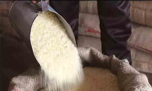കൃത്രിമമായി സമ്പുഷ്‌ടീകരിച്ച അരി വിതരണം അവസാനിപ്പിക്കണമെന്ന് കർഷകർ