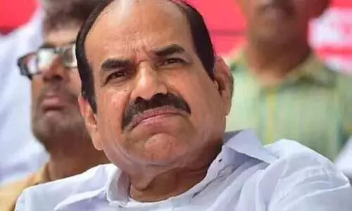 ഗവർണർക്കെതിരെ ആഞ്ഞടിച്ച് കോടിയേരി: ജനകീയ സർക്കാറിനെ അട്ടിമറിക്കാൻ ശ്രമം, ഗവർണർ ബി.ജെ.പിയുടെ ചട്ടുകം