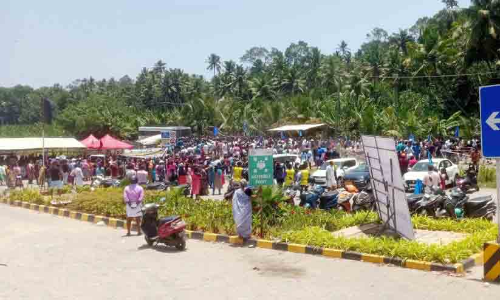 സമരാവേശം വാനോളമുയർത്തി മത്സ്യത്തൊഴിലാളികൾ സമരാവേശം വാനോളമുയർത്തി മത്സ്യത്തൊഴിലാളികൾ