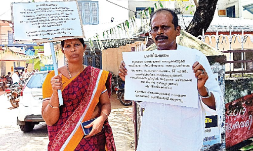 ലൈഫ് പദ്ധതി: പഞ്ചായത്ത് അംഗങ്ങളുടെ സമരം