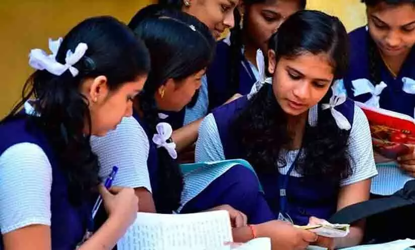 പ്ലസ് വൺ: രണ്ട് അലോട്ട്മെന്റുകളിൽ പ്രവേശനം ഉറപ്പാക്കിയത് 2,17,033 പേർ പ്ലസ് വൺ: രണ്ട് അലോട്ട്മെന്റുകളിൽ പ്രവേശനം ഉറപ്പാക്കിയത് 2,17,033 പേർ