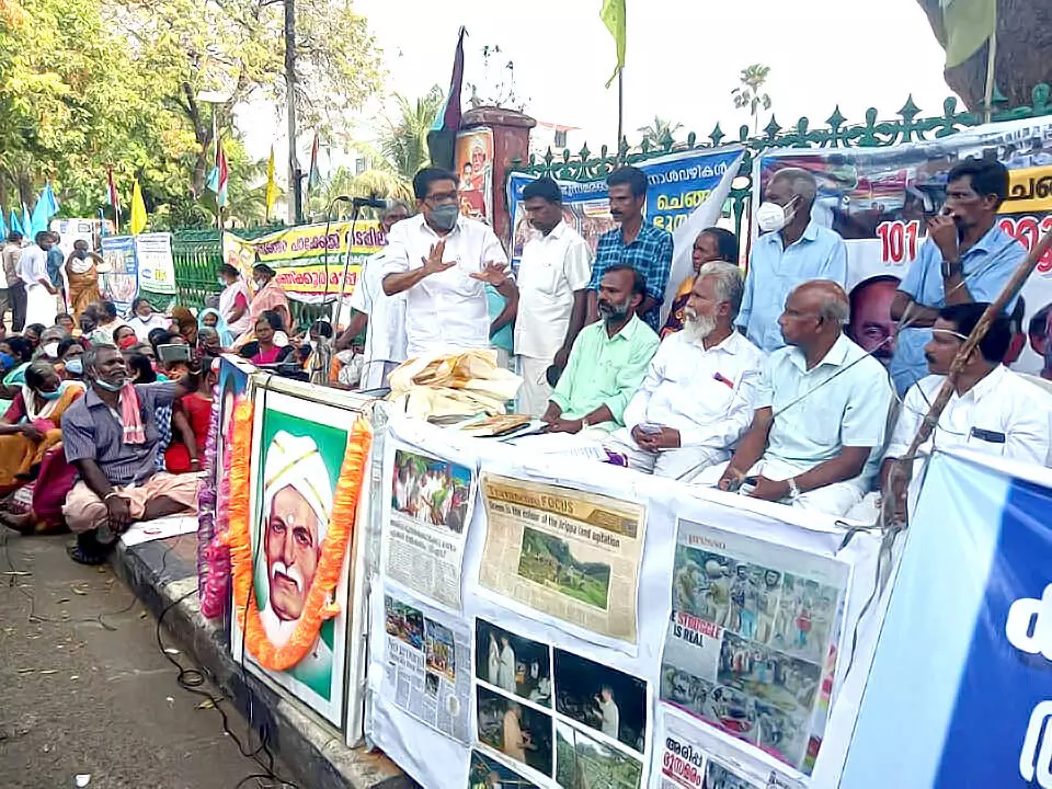 പ്ര​േക്ഷാഭവേദിയിൽ എം. ഗീതാനന്ദൻ