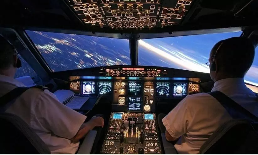 Two Pilots Fall Asleep While Flying at 37,000 Feet, Wake Up 25 Mins Later to Land Plane