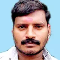 കാ​റും സ്കൂ​ട്ട​റും കൂ​ട്ടി​യി​ടി​ച്ച് യു​വാ​വ് മ​രി​ച്ചു