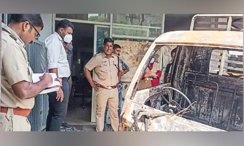 ആശുപത്രിയിൽ വാഹനത്തിന് തീവെച്ച സംഭവം: ഒരാഴ്ചയായിട്ടും പ്രതിയെ പിടികൂടാനായില്ല