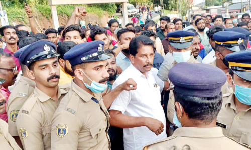 മട്ടന്നൂരില്‍ കൊട്ടിക്കലാശത്തില്‍ വാക്കേറ്റവും ഉന്തുംതള്ളും