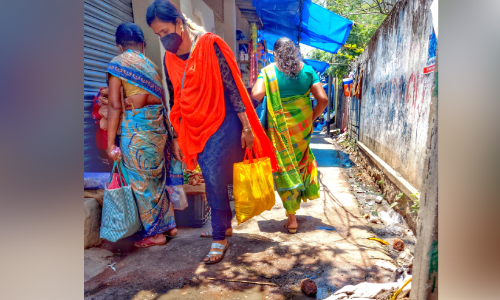 പൊട്ടിയൊഴുകുന്ന മലിനജലം; ദുരിതമായി ചാല മാർക്കറ്റ് റോഡിലെ ഫ്രണ്ട്സ് നഗർ പൊട്ടിയൊഴുകുന്ന മലിനജലം; ദുരിതമായി ചാല മാർക്കറ്റ് റോഡിലെ ഫ്രണ്ട്സ് നഗർ