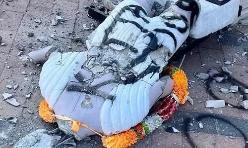 ഗാന്ധി പ്രതിമ