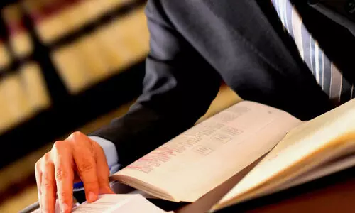 ഇറക്കുമതി അഭിഭാഷകർ; സർക്കാർ പൊടിക്കുന്നത് കോടികൾ