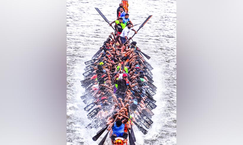 നെഹ്റു ട്രോഫി: ഓളപ്പരപ്പിൽ ആരവമുയർത്താൻ ചുണ്ടൻ വള്ളങ്ങൾ നെഹ്റു ട്രോഫി: ഓളപ്പരപ്പിൽ ആരവമുയർത്താൻ ചുണ്ടൻ വള്ളങ്ങൾ