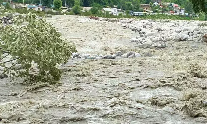 മേ​ഘ​വി​സ്ഫോ​ട​ന​ത്തി​ലും മ​ണ്ണി​ടി​ച്ചി​ലി​ലും ഉ​ത്ത​രേ​ന്ത്യ​ൻ സം​സ്ഥാ​ന​ങ്ങ​ളി​ൽ 32 മ​ര​ണം