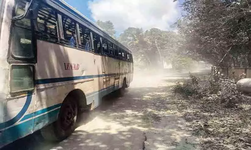 കിഴക്കമ്പലം-നെല്ലാട് റോഡ് നിർമാണം; ഇനി ആര് പറയണം? കിഴക്കമ്പലം-നെല്ലാട് റോഡ് നിർമാണം; ഇനി ആര് പറയണം?