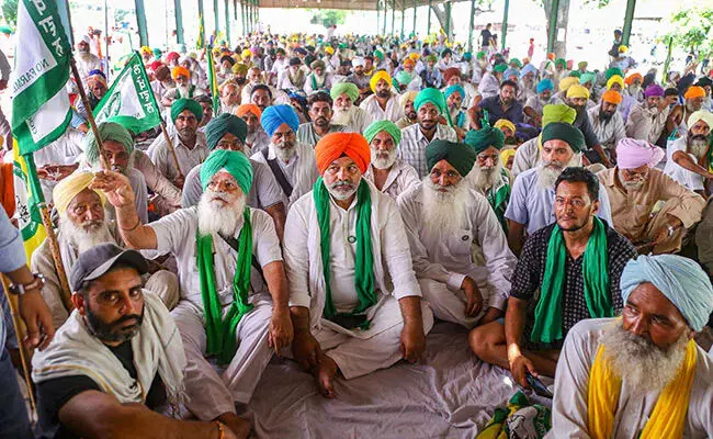 ലഖിംപുർ ഖേരി കർഷകസമരം അവസാനിപ്പിച്ചു ലഖിംപുർ ഖേരി കർഷകസമരം അവസാനിപ്പിച്ചു