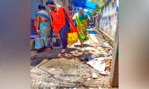 പൊട്ടിയൊഴുകുന്ന മലിനജലം ; ദുരിതമായി ചാല മാർക്കറ്റ് റോഡിലെ ഫ്രണ്ട്സ് നഗർ