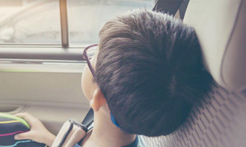 കു​ട്ടി​ക​ൾ വാ​ഹ​ന​ത്തി​ല്‍ ത​നി​ച്ചാ​ണോ ​?പൊ​ലീ​സ് നടപടിയുണ്ടാകും