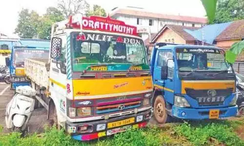 അനധികൃത ഖനനം; അഞ്ച് ലോറികൾ പിടികൂടി