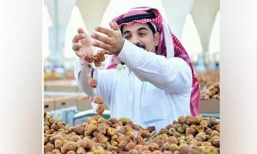 ഉനൈസ മേളയിൽനിന്ന് ഈത്തപ്പഴം കയറ്റിപ്പോയത് 65 രാജ്യങ്ങളിലേക്ക്