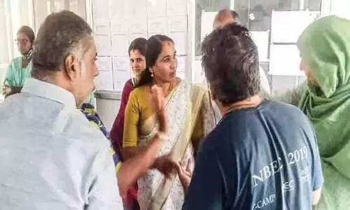 തൃക്കാക്കര നഗരസഭയിൽ മാലിന്യ നീക്കത്തെ ചൊല്ലി തർക്കം