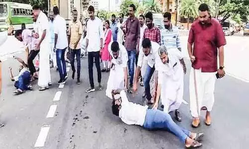 പാടശേഖരത്തിൽ യന്ത്രവത്​കൃത വള്ളങ്ങൾ അനുവദിക്കരുതെന്ന്