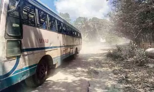 കിഴക്കമ്പലം-നെല്ലാട്​ റോഡ് നിർമാണം; ഇനി ആര്   പറയണം?