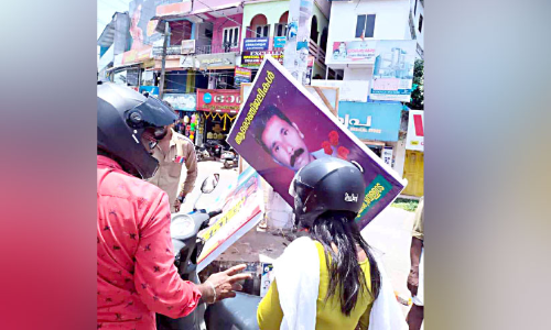 ഫ്ലക്സ് ബോര്ഡുകള് നീക്കണമെന്ന് വികസന സമിതി ഫ്ലക്സ് ബോര്ഡുകള് നീക്കണമെന്ന് വികസന സമിതി