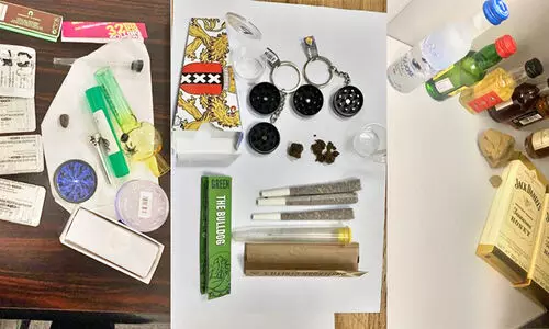 ല​ഹ​രി വ​സ്തു​ക്ക​ളു​മാ​യി വി​മാ​ന​ത്താ​വ​ള​ത്തി​ൽ അ​ഞ്ചു​പേ​ർ അ​റ​സ്റ്റി​ൽ