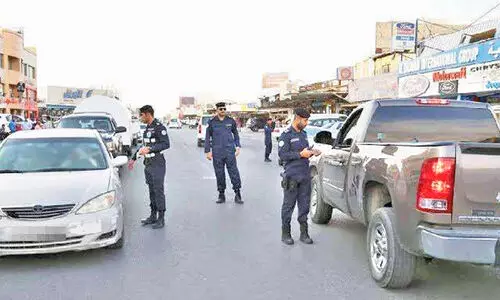 സു​ര​ക്ഷ കാ​മ്പ​യി​ൻ തു​ട​രു​ന്നു; അ​ന​ധി​കൃ​ത താ​മ​സ​ക്കാ​രും ഗ​താ​ഗ​ത നി​യ​മ​ലം​ഘ​ക​രും പി​ടി​യി​ൽ