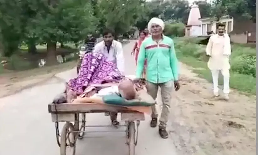 വയോധികനെ ആശുപത്രിയിലെത്തിച്ചത് ഉന്തുവണ്ടിയിൽ; വാർത്തയാക്കിയ മാധ്യമപ്രവർത്തകർക്കെതിരെ കേസ് വയോധികനെ ആശുപത്രിയിലെത്തിച്ചത് ഉന്തുവണ്ടിയിൽ; വാർത്തയാക്കിയ മാധ്യമപ്രവർത്തകർക്കെതിരെ കേസ്