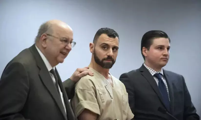 കാമുകിയെ സ്വന്തമാക്കാൻ ഭാര്യയെ കൊന്നയാൾക്ക് 65 വർഷം തടവ്; കുടുക്കിയത് ബോഡി ട്രാക്കർ കാമുകിയെ സ്വന്തമാക്കാൻ ഭാര്യയെ കൊന്നയാൾക്ക് 65 വർഷം തടവ്; കുടുക്കിയത് ബോഡി ട്രാക്കർ