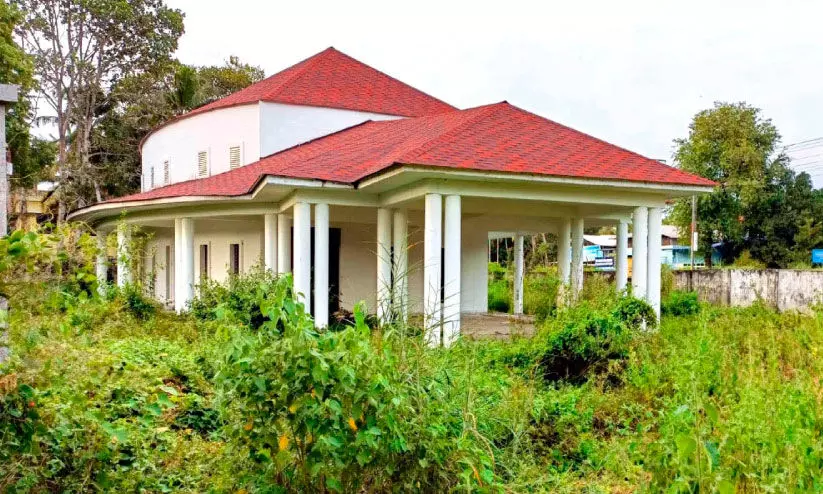 ശാന്തിതീരം പൊതുശ്മശാനം കാടുപിടിച്ച് നശിക്കുന്നു