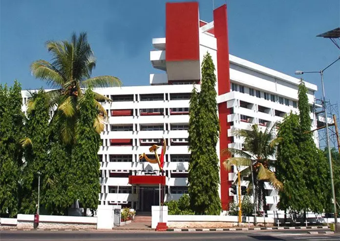 ഗവര്ണറുടെ നടപടി: ഭരണഘടനാ പദവിക്ക് നിരക്കാത്തത്- സി.പി.എം ഗവര്ണറുടെ നടപടി: ഭരണഘടനാ പദവിക്ക് നിരക്കാത്തത്- സി.പി.എം